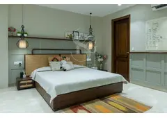 What unique design elements do interior architects in Delhi incorporate to reflect the city's cultur